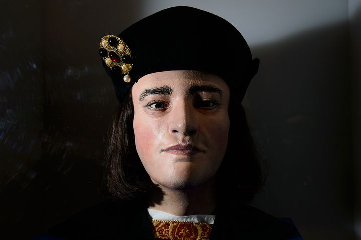 Voil&agrave; &agrave; quoi devait ressembler Richard III, selon des projections bas&eacute;es sur la reconstitution de sa t&ecirc;te.&nbsp; (LEON NEAL / AFP)