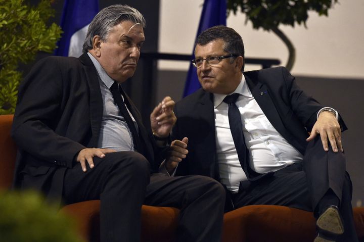 Jean-Paul Fournier et Franck Proust, lors d'un meeting de l'UMP à Nîmes, le 30 octobre 2014. (PASCAL GUYOT / AFP)