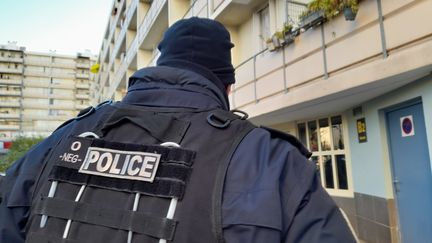 Un policier en intervention à Marseille (illustration). (FABIEN LE DU / FRANCE BLEU PROVENCE / RADIO FRANCE)