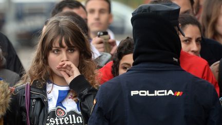 Une supportrice du Deportivo sous le choc (EVRIM AYDIN / ANADOLU AGENCY)