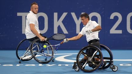 Nicolas Peifer et Stéphane Houdet disputent leur quart de finale à Tokyo. (France Paralympique)