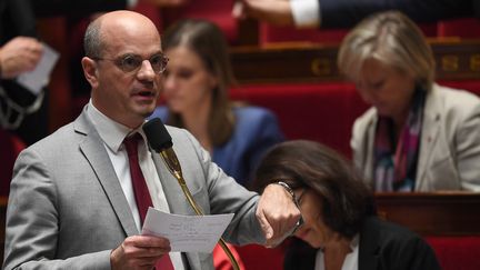 Le ministre de l'Éducation nationale, Jean-Michel Blanquer, lors d'une session de questions au gouvernement, le 6 février 2019, à l'Assemblée nationale. (CHRISTOPHE ARCHAMBAULT / AFP)