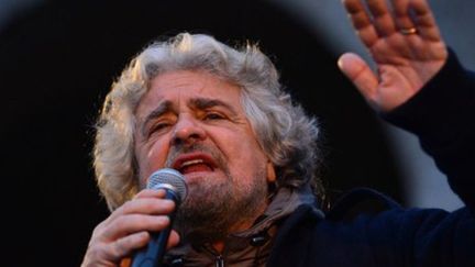 Beppe Grillo, lors d'un meeting à Bergame (nord de l'Italie) le 12 février 2013. (AFP - GIUSEPPE CACACE)