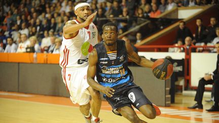 Christian Monschau (Gravelines) donne ses consignes (J.CH. BAYON / MAXPPP)