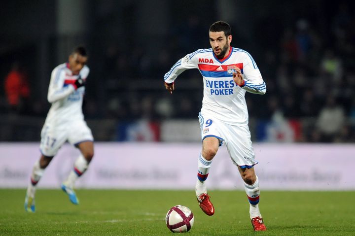 Le joueur de Lyon Lisandro Lopez a fait son retour lors du match Lyon-Rennes, le 18 novembre 2011 &agrave; Lyon, pour la 14e journ&eacute;e de L1. (PHILIPPE MERLE / AFP)