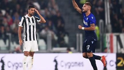 La joie de l'attaquant romain, Ciro Immobile, contraste avec la déception du milieu turinois, Sami Khedira. (MARCO BERTORELLO / AFP)