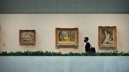 Un visiteur du Metropolitan Museum de New York pendant une "avant-première". Le musée a officiellement rouvert samedi 29 août 2020.&nbsp; (ANTHONY BEHAR/SIPA USA/SIPA / SIPA USA)