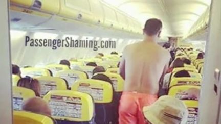 Le compte Instagram "Passengershaming" rassemble des photos prises dans des avions de comportements indélicats. Malheureusement, depuis une dizaine d'années, les incivilités en avion augmentent.