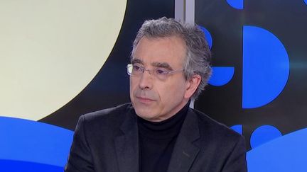 Monde : "depuis 2005 on a une réduction du fait démocratique", analyse le politologue Dominique Reynié