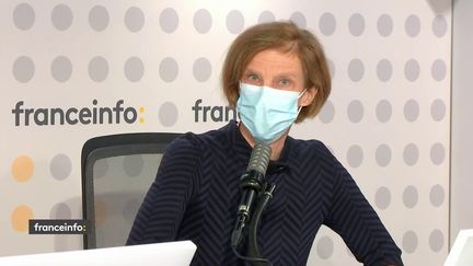 Anne-Claude Crémieux, professeure de maladies infectieuses à l'Hôpital Saint-Louis à Paris, membre de l'Académie nationale de médecine, invitée de franceinfo le 8 novembre 2021 fait le point sur l'épidémie de Covid. (FRANCEINFO / RADIO FRANCE)