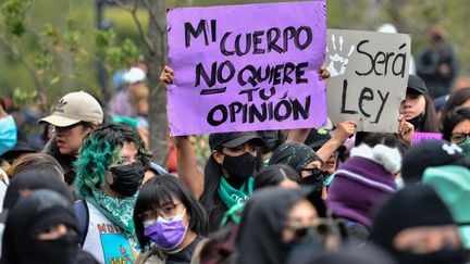 Des manifestantes défilent pour le droit à l'avortement, à Mexico, le 28 septembre 2022. (ARTURO HERNANDEZ / NURPHOTO / AFP)