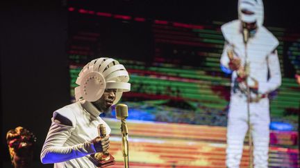 AfrotroniX, né au Tchad, résidant au Canada, reçoit le prix du meilleur DJ africain&nbsp;aux All Africa Music Awards (Afrima), organisés au Ghana le 25 novembre 2018. (CRISTINA ALDEHUELA / AFP)