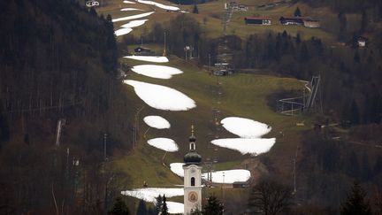 Faible enneignement aussi en Allemagne, comme ici à Oberaudorf, le 21 décembre. (MICHAEL DALDER / REUTERS)