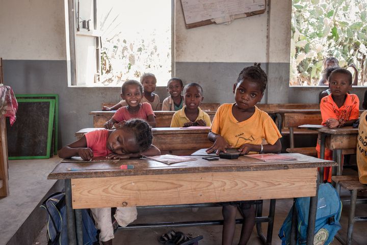 Dans une école primaire du district d'Amboasary Sud (sud-est de Madagascar) le 14 décembre 2018. (RIJASOLO / AFP)