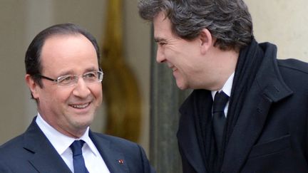 Fran&ccedil;ois Hollande (G) et Arnaud Montebourg, le ministre du Redressement productif, le 3 janvier 2013. (ERIC FEFERBERG / AFP)