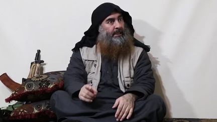 Le chef de l'Etat islamique, Abou Bakr al-Baghdadi, dans une vidéo publiée le 29 avril par l'organisation djihadiste. (- / AFP)