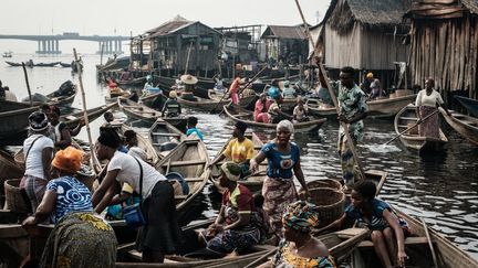 Nigeria : les enfants d'un bidonville géant découvrent comment jouer aux échecs