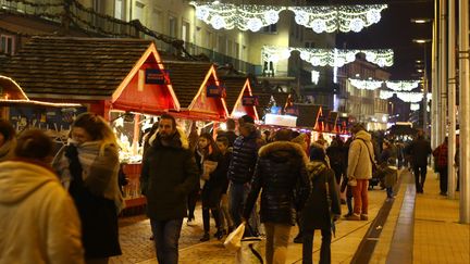 Le marché de Noël d'Amiens, situé dans le centre-ville, est le plus grand au nord de Paris. (Fred Haslin/PHOTOPQR/LE COURRIER PICARD/MAXPPP)