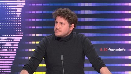 Julien Bayou, secrétaire national&nbsp;d'Europe Ecologie les Verts, était l'invité du 8h30 franceinfo, jeudi 3 février 2022. (FRANCEINFO)