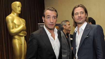 Jean Dujardin et Brad Pitt à la cérémonie des Oscars
 (Chris Pizzello/SIPA)