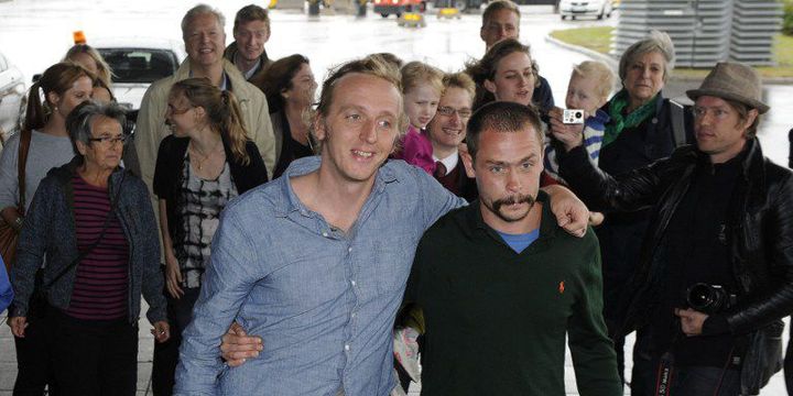 Les journalistes Martin Schibbye et Johan Persson à leur arrivée à Stockholm le 14 Septembre 2012 après leur libération. (ANDERS WIKLUND / SCANPIX-SWEDEN / AFP)