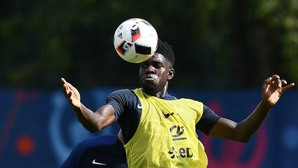 Le défenseur Samuel Umtiti, le 6 juin 2016 à Clairefontaine-en-Yvelines (Yvelines). (FRANCK FIFE / AFP)