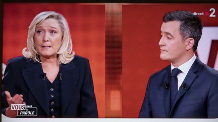 Le ministre de l'Intérieur Gérald Darmanin et la présidente du Rassemblement national Marine Le Pen, sur le plateau de l'émission "Vous avez la parole", le 11 février 2021 à Paris.&nbsp; (LAURE BOYER / HANS LUCAS / AFP)