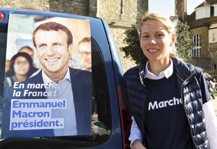 La fille de Brigitte Macron, Thiphaine Auzière, en campagne au Touquet, le 6 avril 2017. (FRANCOIS LO PRESTI / AFP)