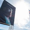 La ville de Nice a installé un portrait de la reine Elizabeth II sur la promenade des Anglais pour lui rendre hommage, le 10 septembre 2022. (ROLAND MACRI / HANS LUCAS / AFP)