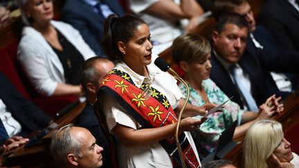 La députéeEstelle Youssouffa prend la parole lors d'une séance de questions au gouvernement à l'Assemblée nationale à Paris, le 19 juillet 2022. (CHRISTOPHE ARCHAMBAULT / AFP)