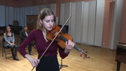 La violoniste Manon Galy (France Télévisions / F. Desse)