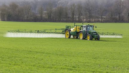 Pulvérisation de pesticides en agriculture (photo d'illustration) (MAXPPP)