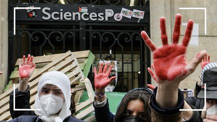 Lors d'une manifestation pro-palestinienne devant Sciences Po, des manifestants brandissaient des mains peintes en rouge.  Pour certains, ils font référence au massacre des Israéliens.