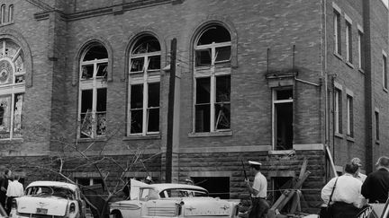 Photo prise par Chris McNair de l'église baptiste de la 16e rue à Birmingham, en Alabama, le 15 septembre 1963 après l'attentat. Sa fille unique, Denise McNair y a été tuée. (CHRIS MCNAIR / ARCHIVE PHOTOS / VIA GETTY)