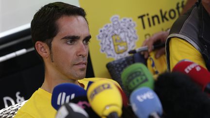 L'Espagnol Alberto Contador lors d'une conf&eacute;rence de presse &agrave; Gap (Hautes-Alpes), mardi 21 juillet 2015, &agrave; l'occasion d'une journ&eacute;e de repos sur le Tour de France 2015. (KENZO TRIBOUILLARD / AFP)