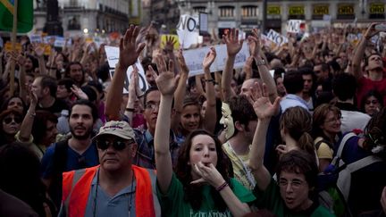 Des manifestants d&eacute;filent &agrave; Madrid&nbsp;(Espagne) le 12 mai 2012 pour protester contre l'aust&eacute;rit&eacute; et c&eacute;l&eacute;brer le premier anniversaire du mouvement des "Indign&eacute;s". (CITIZENSIDE.COM / AFP)