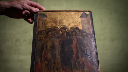 Le "Christ moqué", de Cimabue, vendu aux enchères pour 24 millions d'euros, le 27 octobre 2019. (PHILIPPE LOPEZ / AFP)