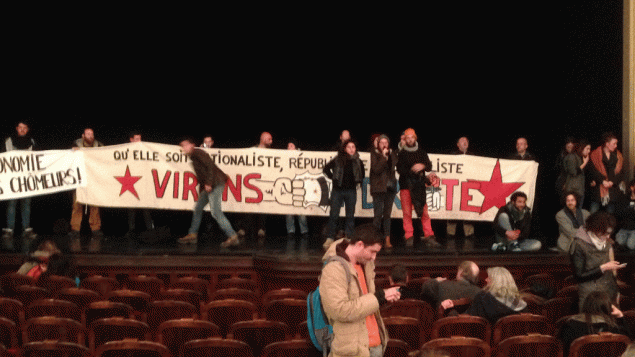 &nbsp; (Des intermittents sur la scène de la Comédie-Française © RF/ Nathanaël Charbonnier)