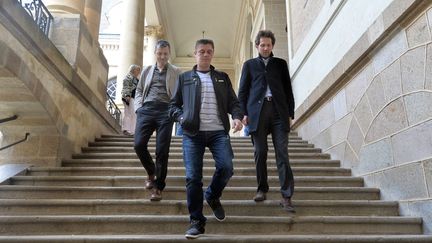 Daniel Legrand entour&eacute; de deux de ses avocats, Hugues Vigier et Julien Delarue, &agrave; Rennes, le 27 mai 2015. (  MAXPPP)