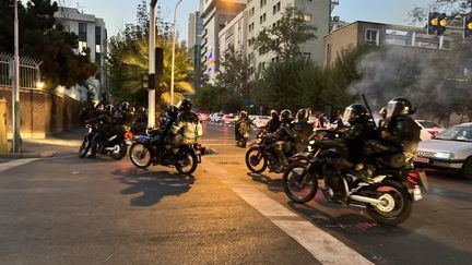 Les manifestations à Téhéran ont rapidement été réprimées par la police.&nbsp;Selon l'ONG Iran Human Rights, 122 personnes ont été tuées dans cette répression. (AFP)