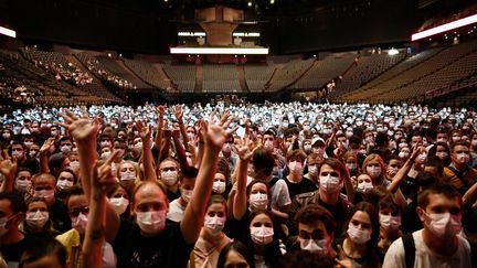 Concert test d'Indochine : une ambiance électrique à l'AccorHotels Arena