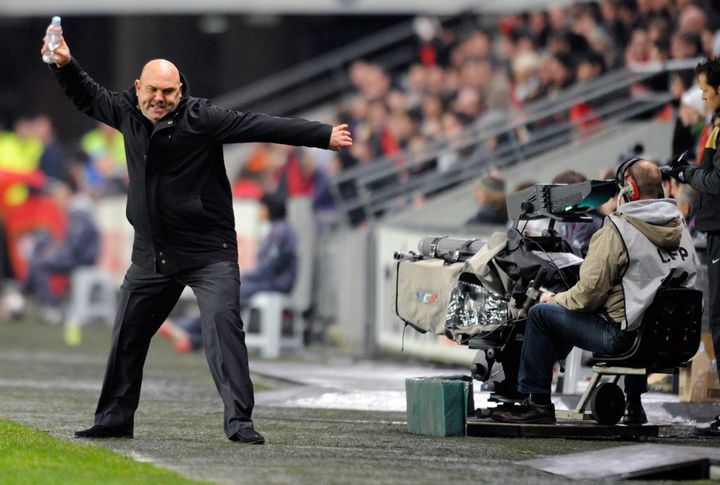 L'entra&icirc;neur de Rennes, Fr&eacute;d&eacute;ric Antonetti, pique une col&egrave;re lors du match nul de son &eacute;quipe contre Brest, le 10 d&eacute;cembre 2011. (DAMIEN MEYER / AFP)