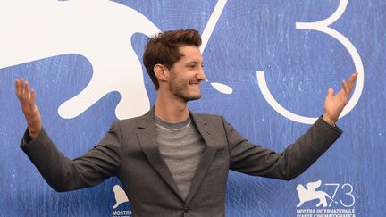 Pierre Niney, comédien, le 3 septembre 2016 au festival de Venise. (FILIPPO MONTEFORTE / AFP)