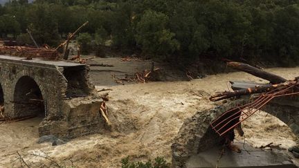 Le pont de San Lorenzo sur la Casaluna n'a pas résisté à la puissance des eaux.&nbsp; (ELIANE PARIGI/RADIOFRANCE)