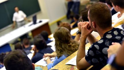 Etudiants à Bourges (image d'illustration) (STEPHANIE PARA / MAXPPP)