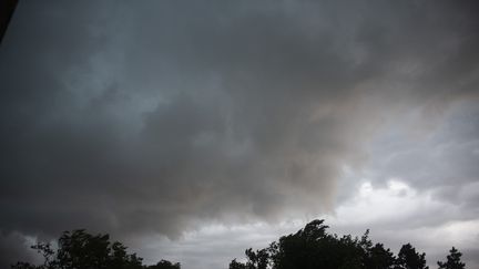 A stormy sky at Plessis-Robinson (Hauts-de-Seine), June 18, 2023. Illustrative photo.  (MAGALI COHEN / HANS LUCAS / AFP)