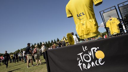 Un village départ du Tour de France, le 10 juillet 2015 à à Livarot (Calvados). (LIONEL BONAVENTURE / AFP)