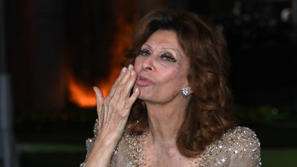 Italian actress Sophia Loren blows a kiss as she arrives at the Academy Museum of Motion Pictures opening gala on September 25, 2021, in Los Angeles, California. (VALERIE MACON / AFP)