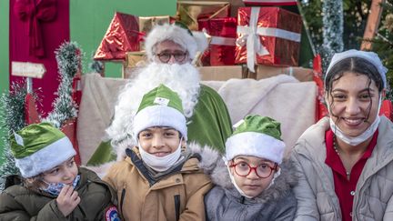 Toulouse, le 22 décembre 2020. Le Secours Populaire a distribué des colis de Noël à 700 familles de la ville rose entre le 21 et le 23 décembre l'année dernière.&nbsp; (FRANCOIS LAURENS / HANS LUCAS / AFP)