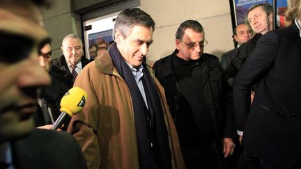 Fran&ccedil;ois Fillon &agrave; la sortie de son QG de campagne, mardi 20 novembre. (MAXPPP)